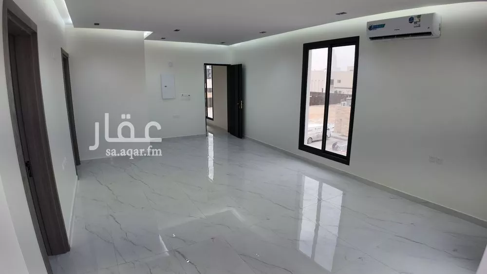 952 sqm building in Al Aridh 11