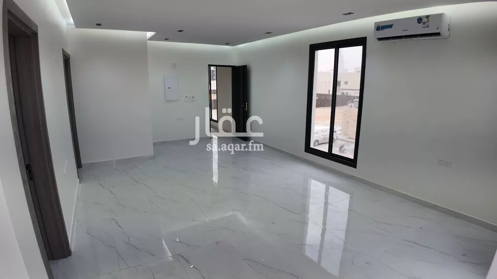 952 sqm building in Al Aridh 12