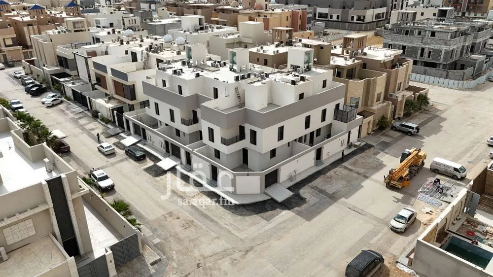 952 sqm building in Al Aridh 13
