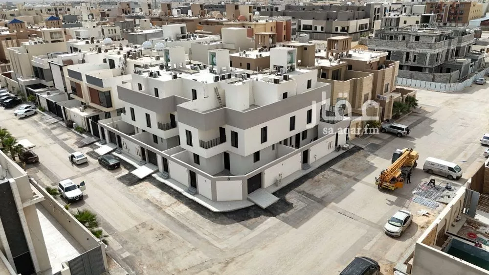 952 sqm building in Al Aridh 15