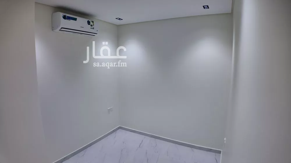 952 sqm building in Al Aridh 4