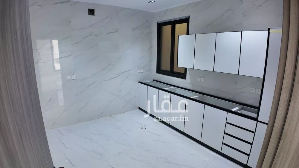 952 sqm building in Al Aridh 6