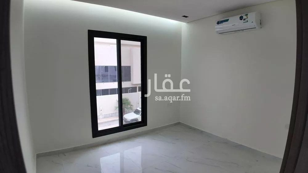 952 sqm building in Al Aridh 8