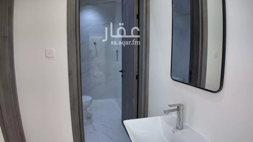 952 sqm building in Al Aridh 9