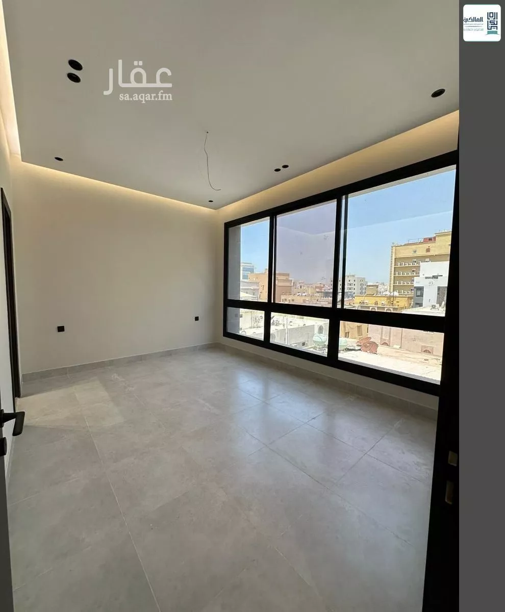 شقة 4 غرف في الروضة 18