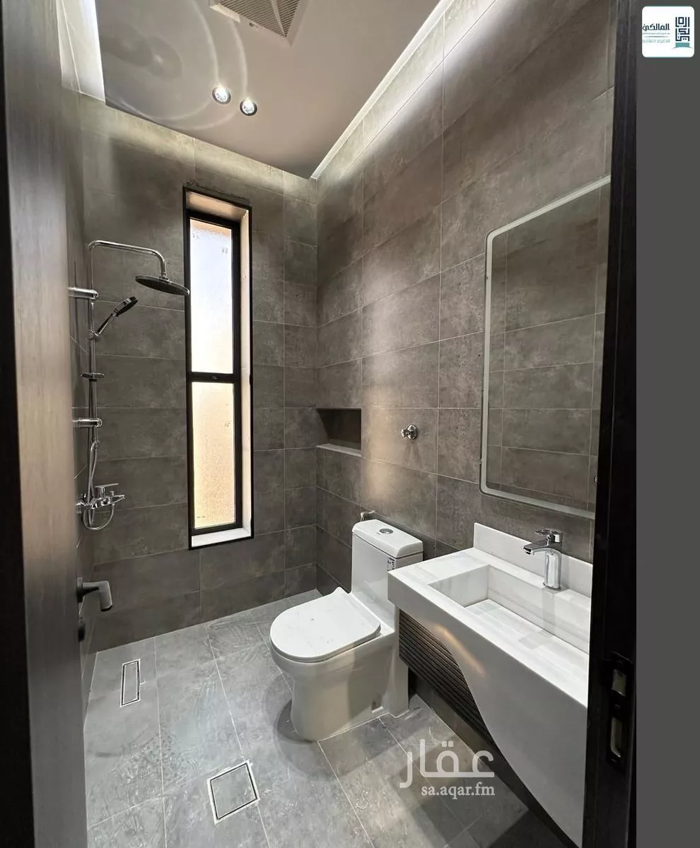 شقة 4 غرف في الروضة 20