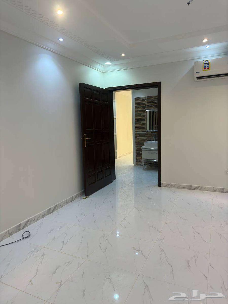 فيلا 7 غرف في العوالي 25