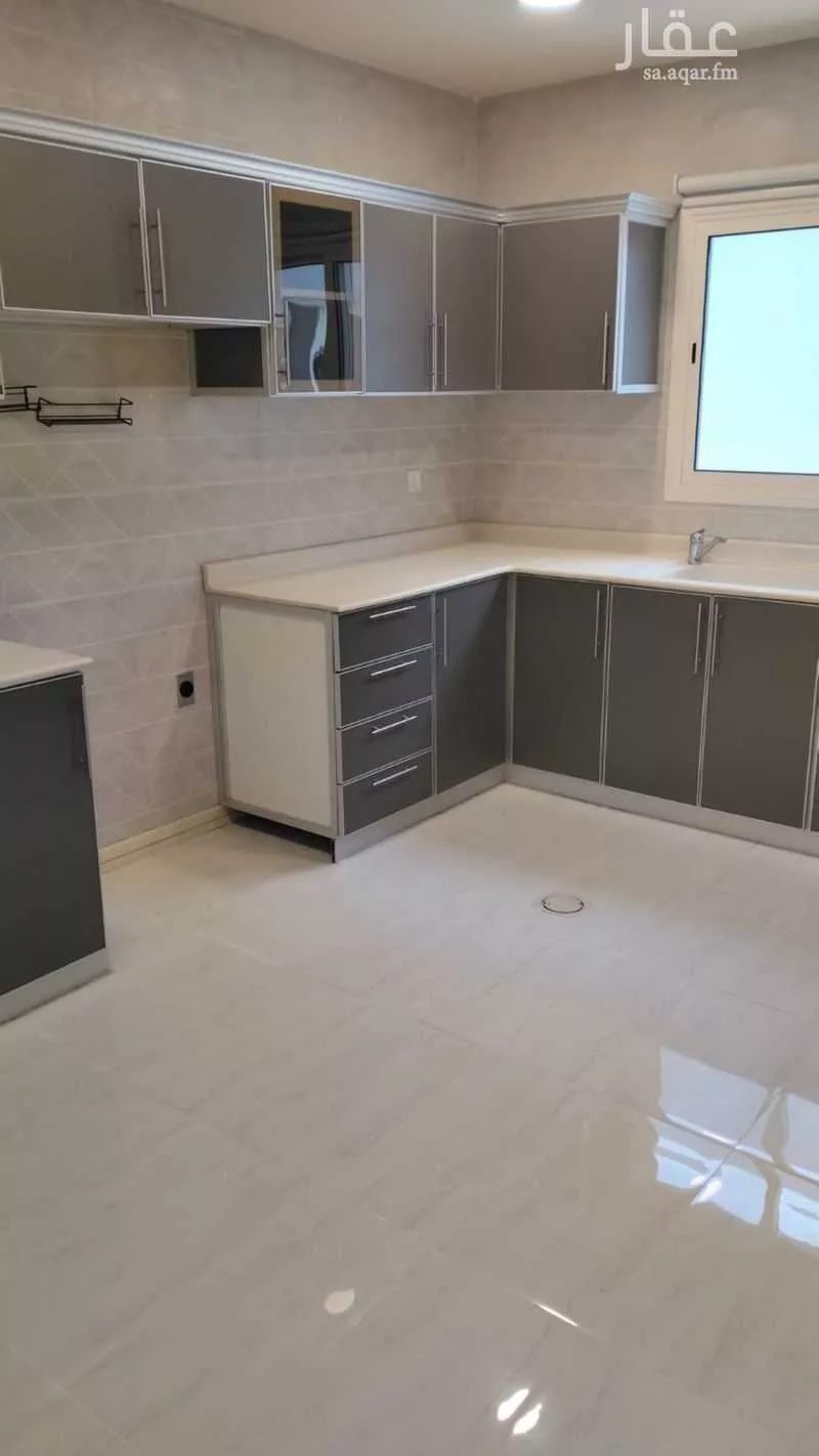 عمارة 600 م² في هجر 10