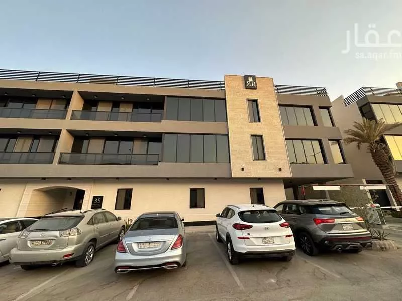 3 bedroom apartment in Al Malqa 6