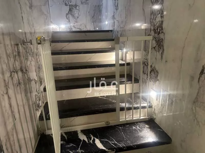 فيلا 13 غرف في الروضة 14