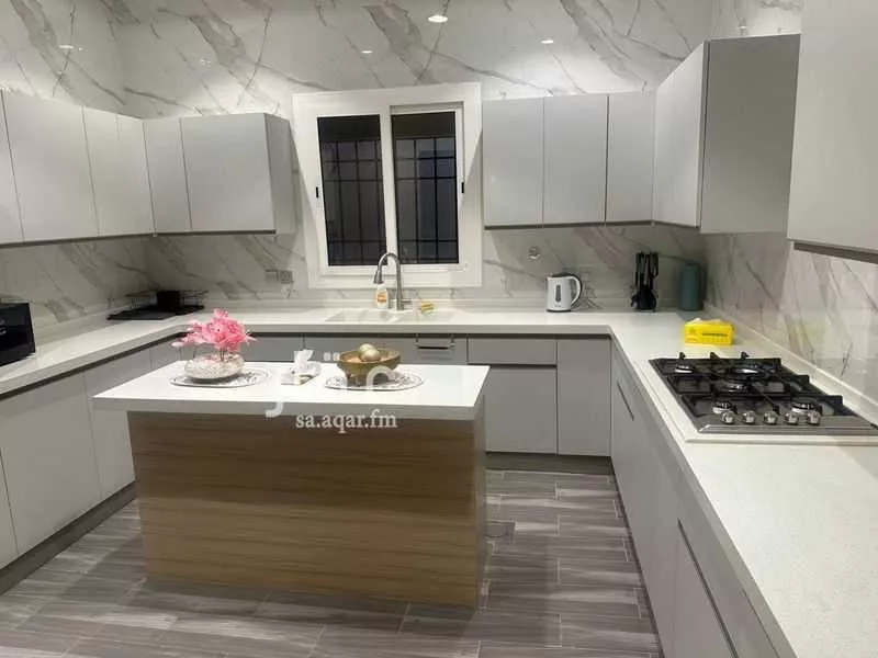 فيلا 13 غرف في الروضة 15