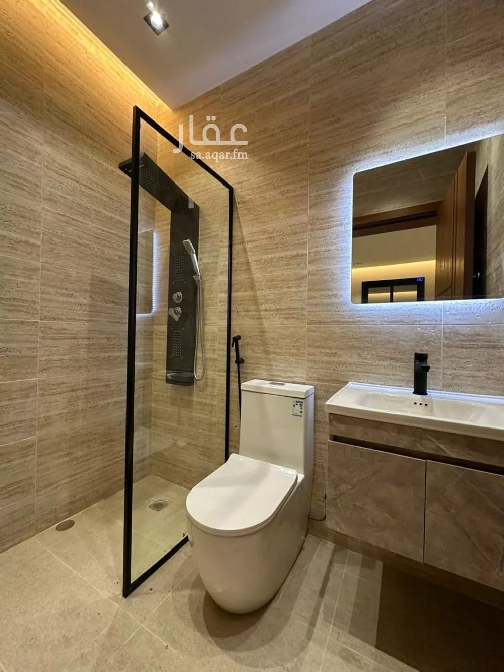 5 bedroom apartment in Al Aziziyah 13