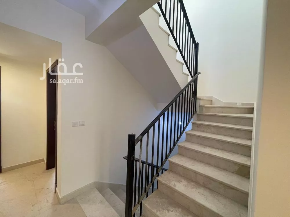 5 bedroom villa in Al Shiraa 21