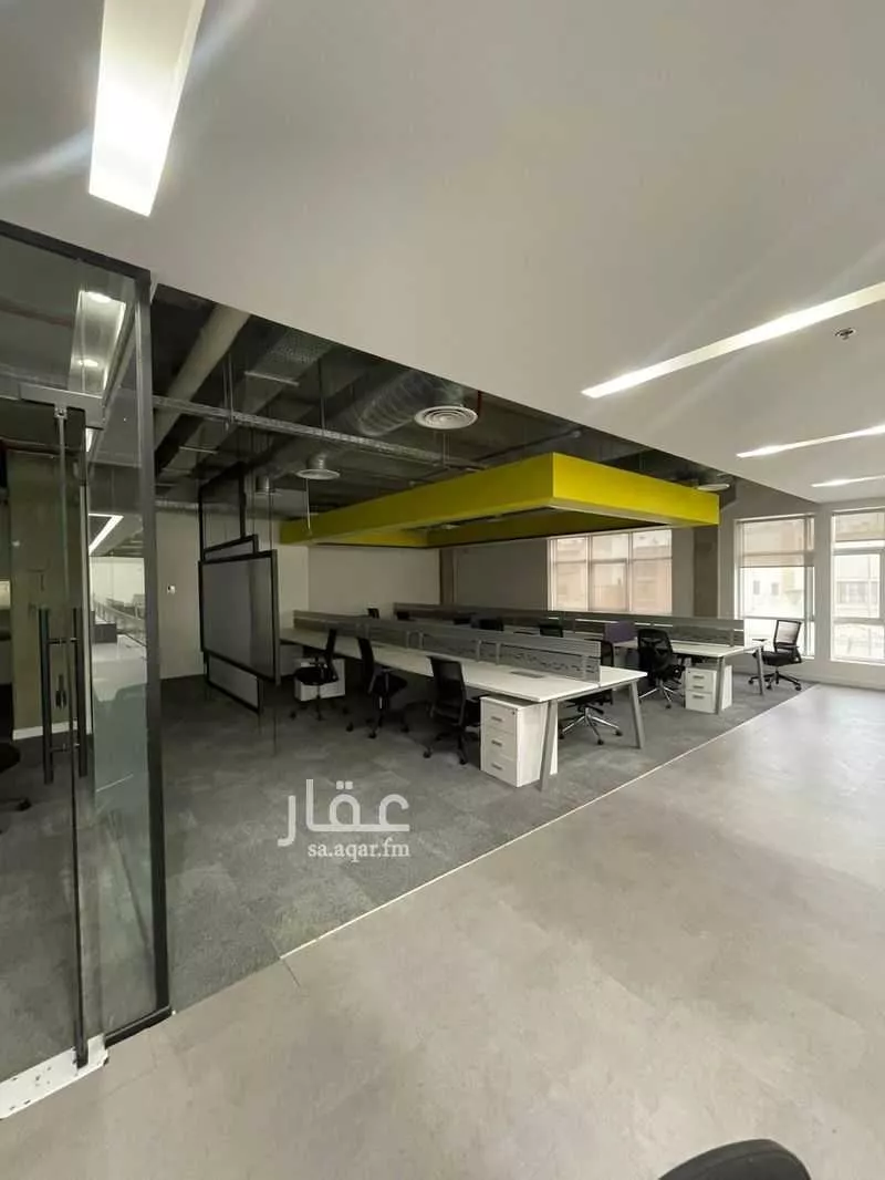 مكتب 1900 م² في النفل 5