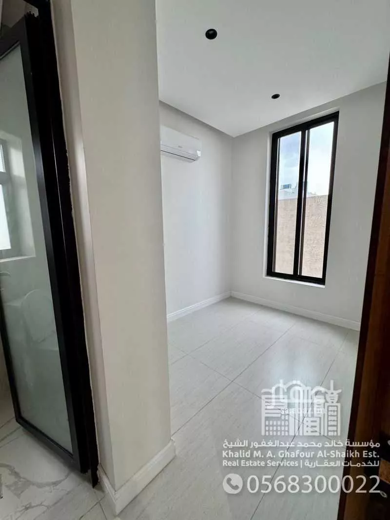 فيلا 5 غرف في السيف 23