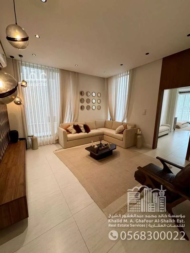 فيلا 5 غرف في السيف 10