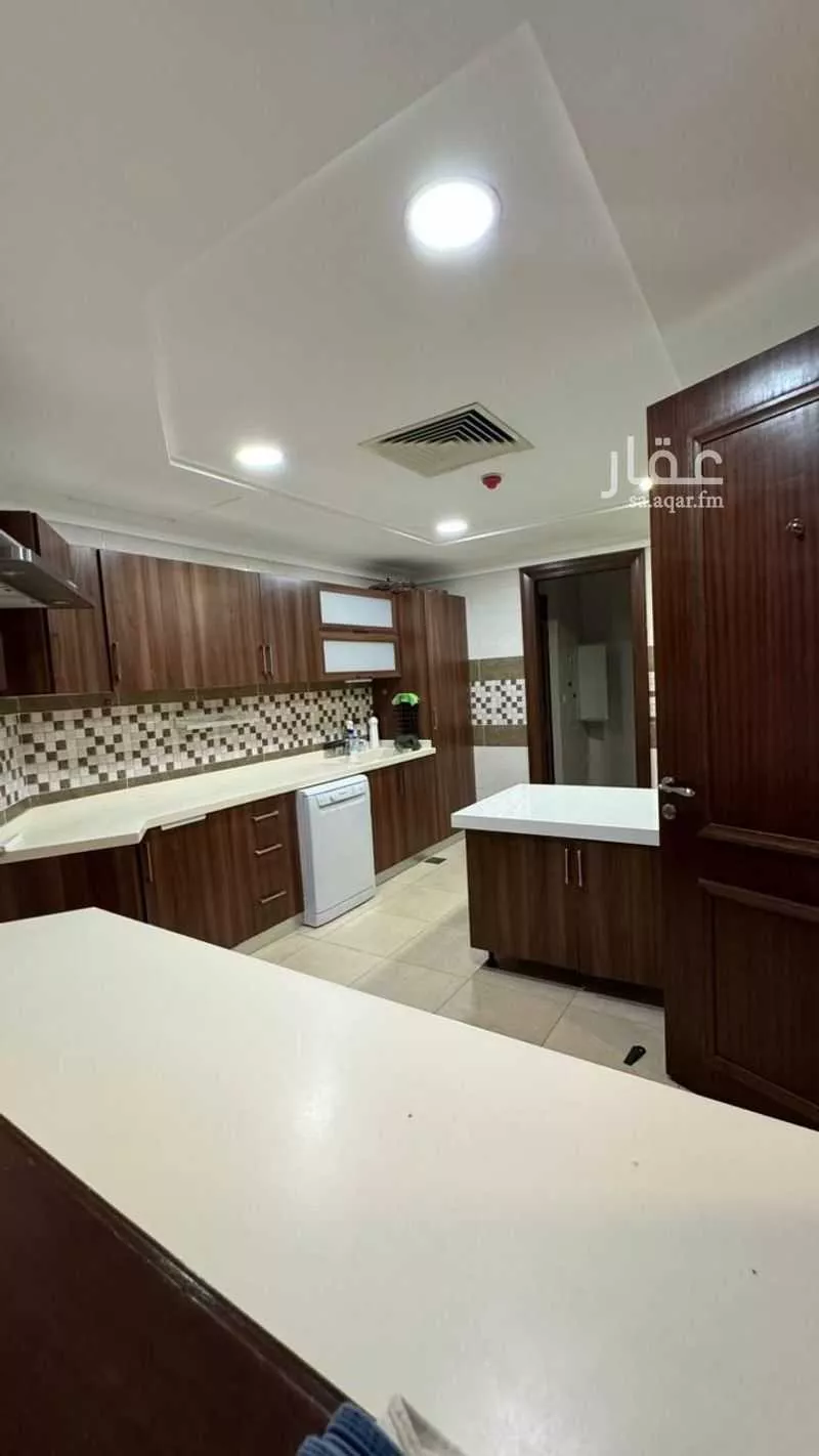 شقة 5 غرف في الروابي 6