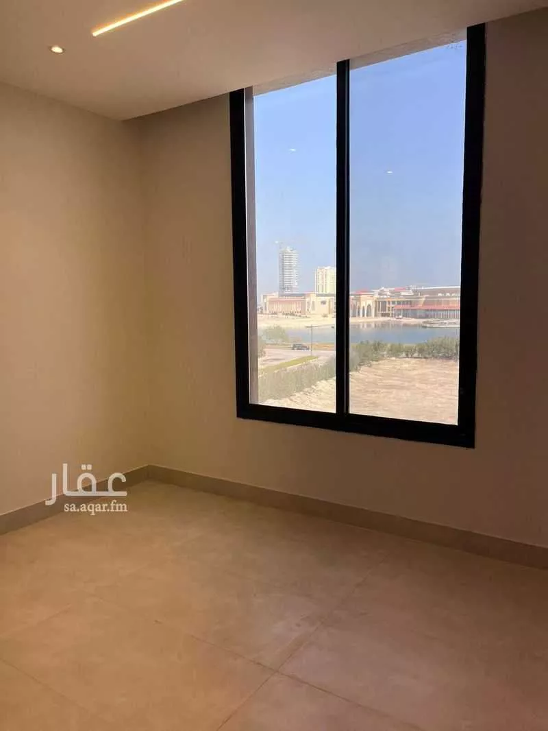 شقة 4 غرف في الحمرا 10