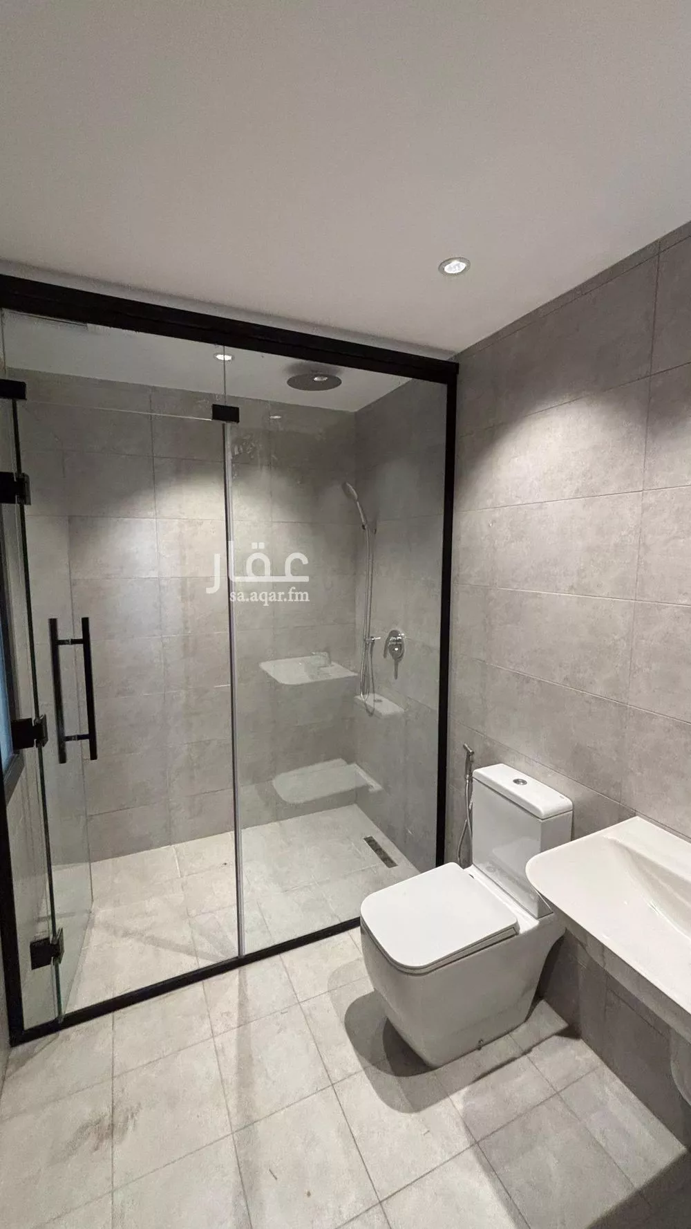 5 bedroom apartment in Al Difa 4