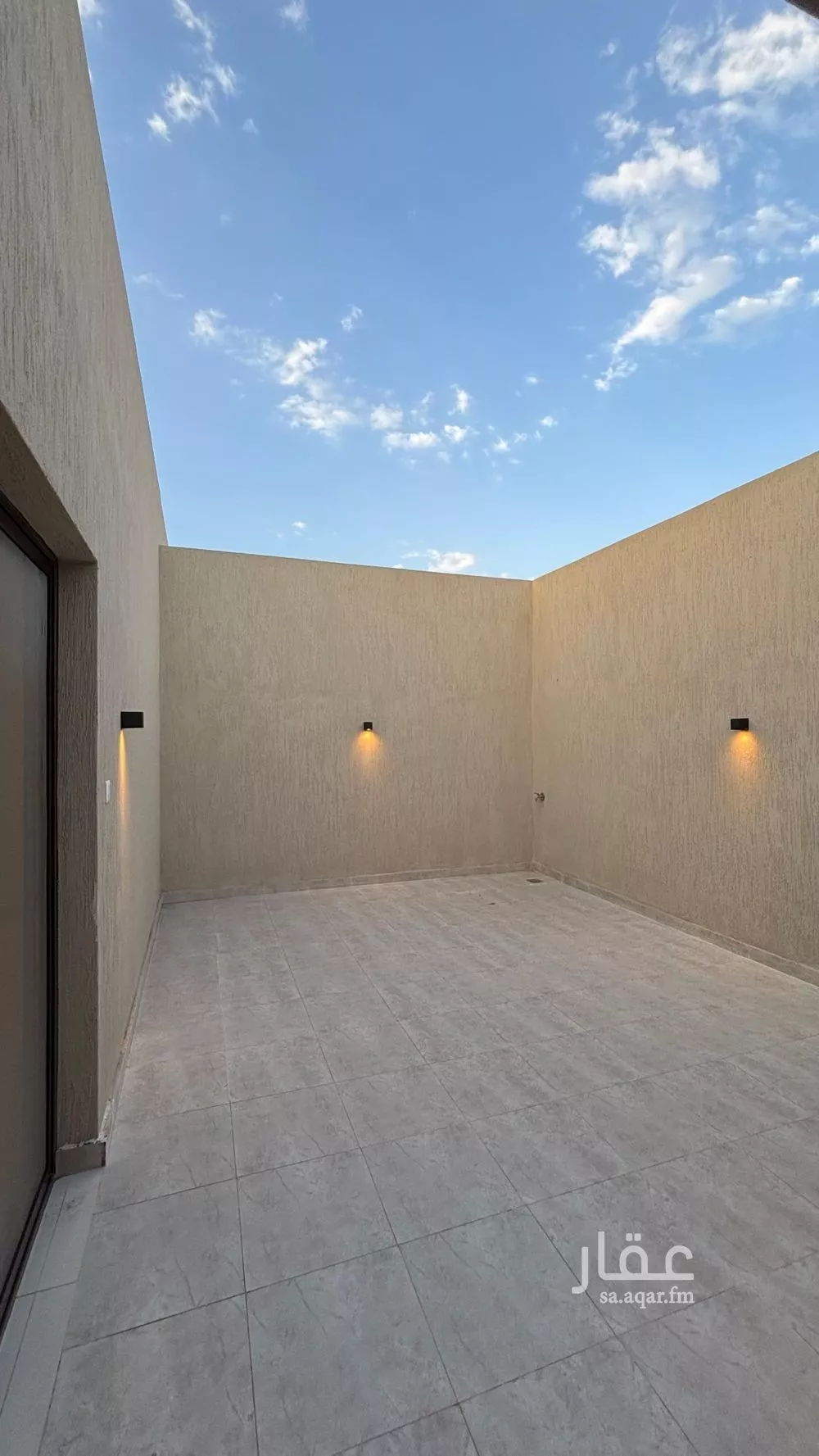 5 bedroom apartment in Al Difa 8