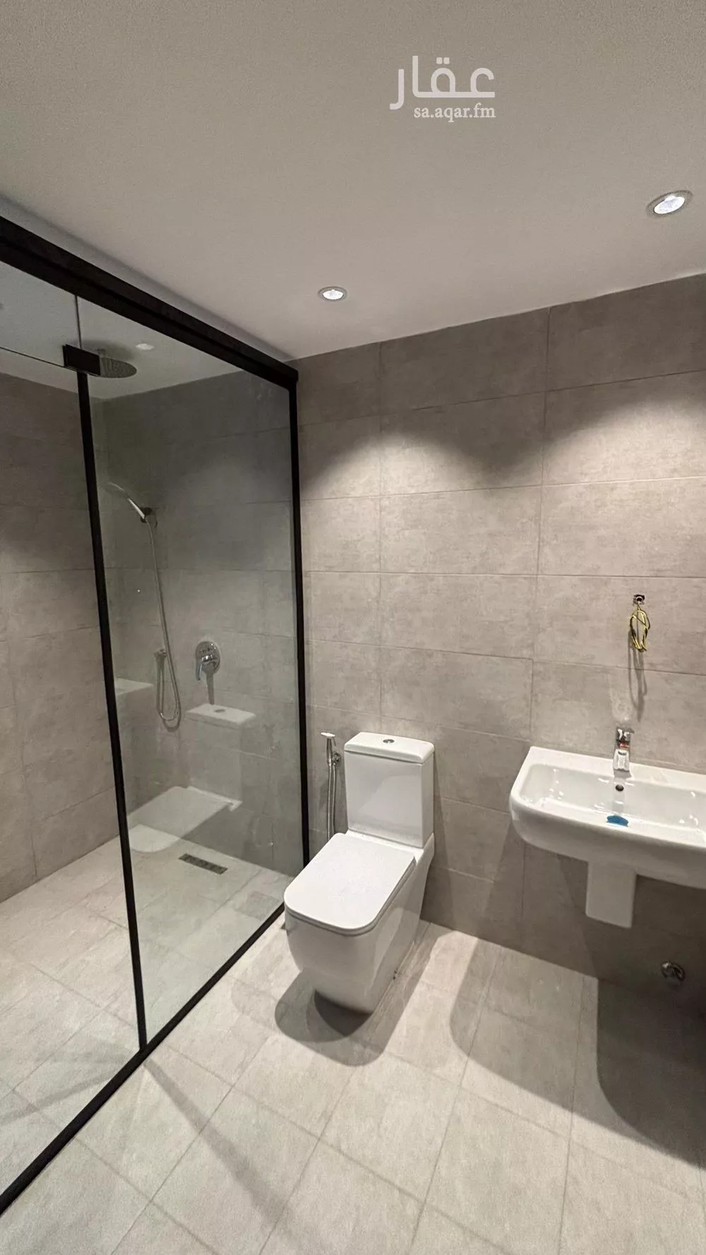 شقة 5 غرف في الدفاع 4