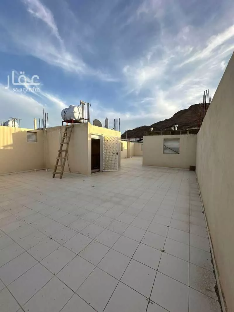 عمارة 352 م² في طيبة 25