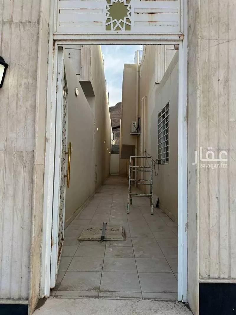 عمارة 352 م² في طيبة 4