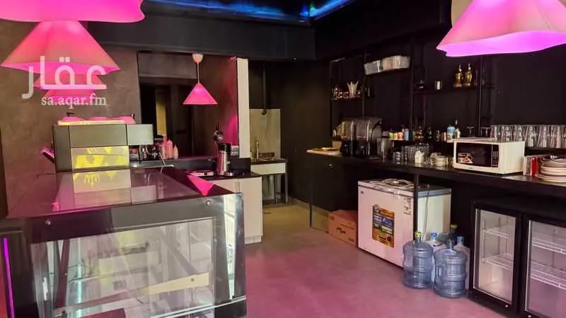 محل 2794 م² في العزيزية 5