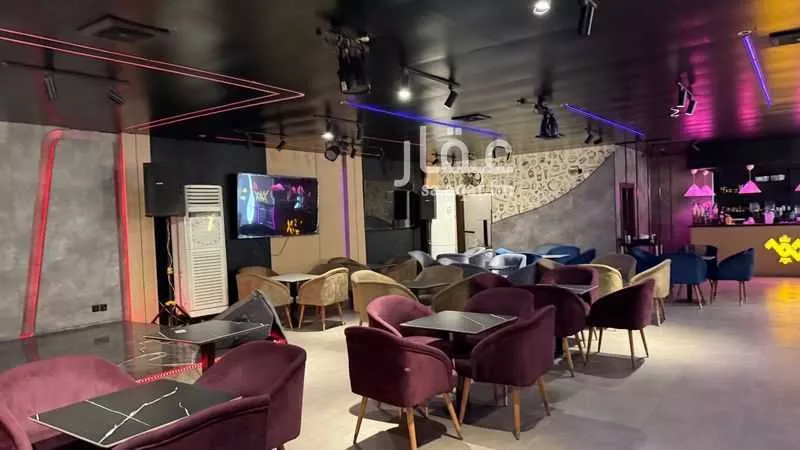 محل 2794 م² في العزيزية 7