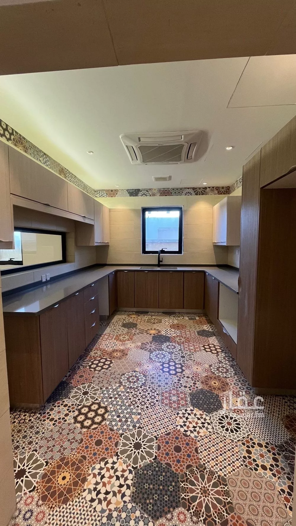 شقة 5 غرف في الصفا 4