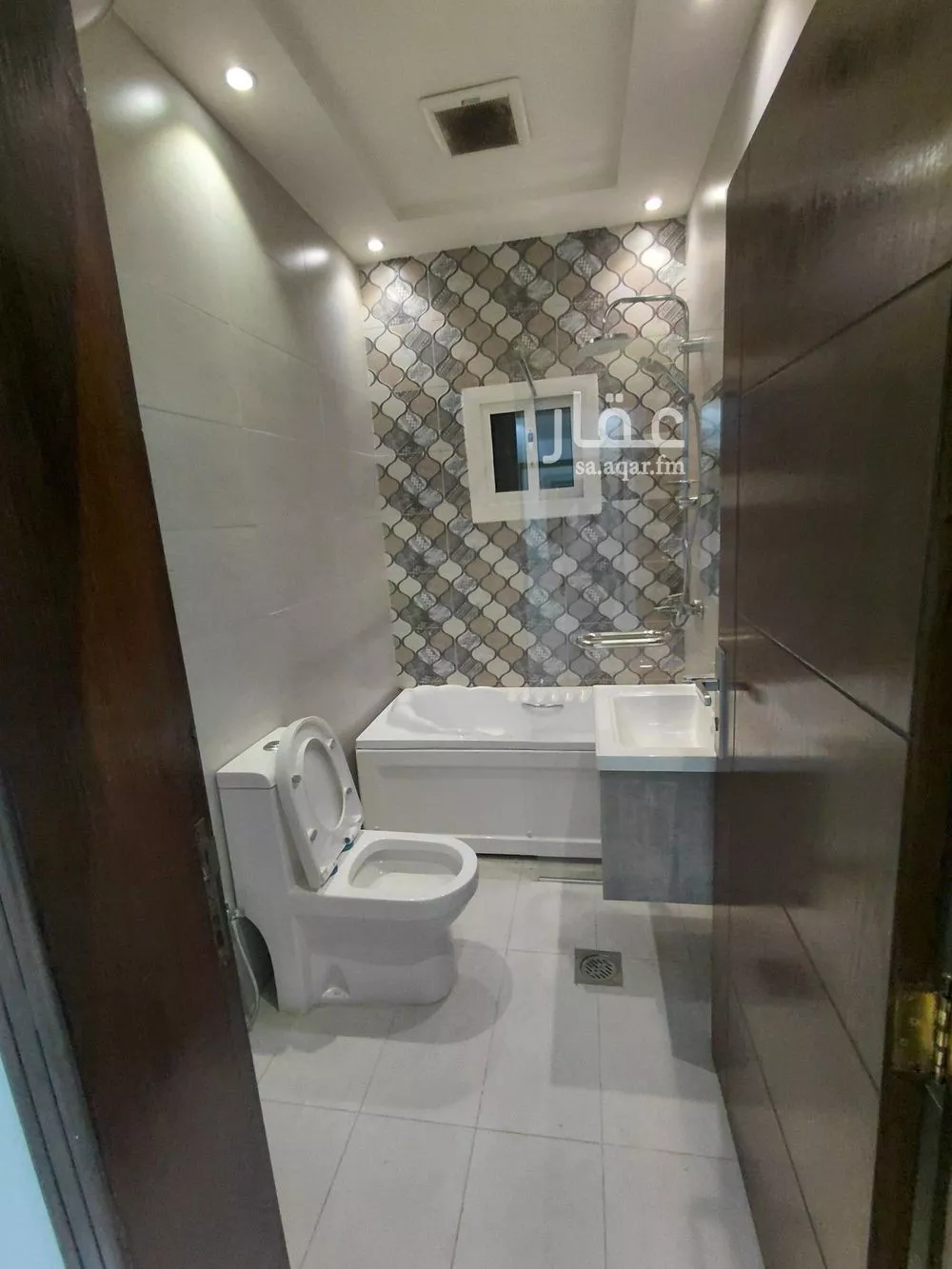 شقة 5 غرف في المنار 9