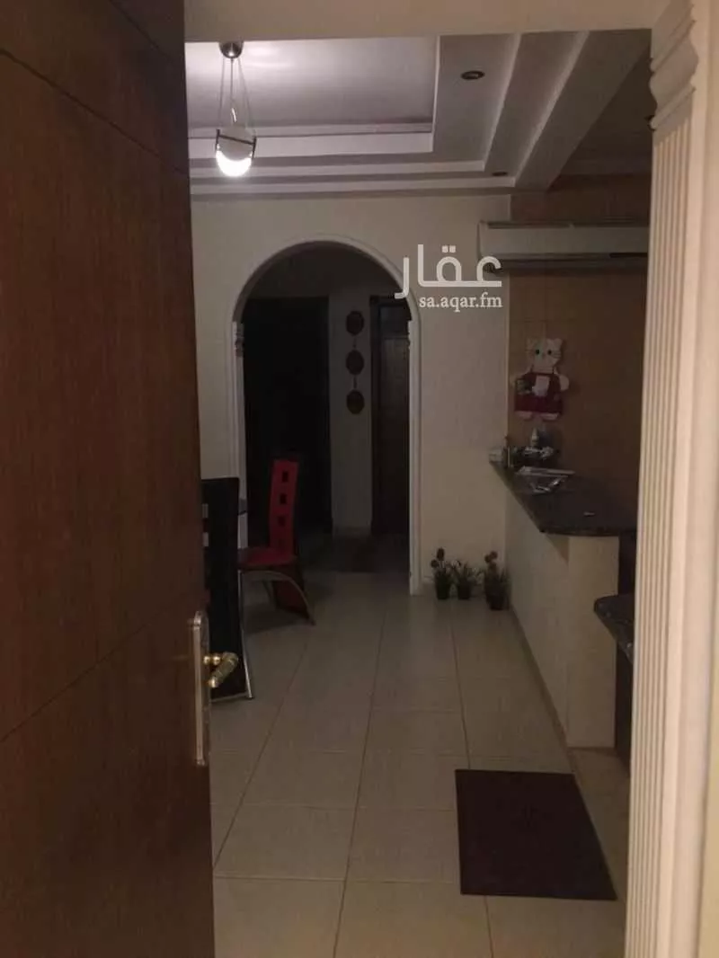 شقة 5 غرف في العزيزية 8