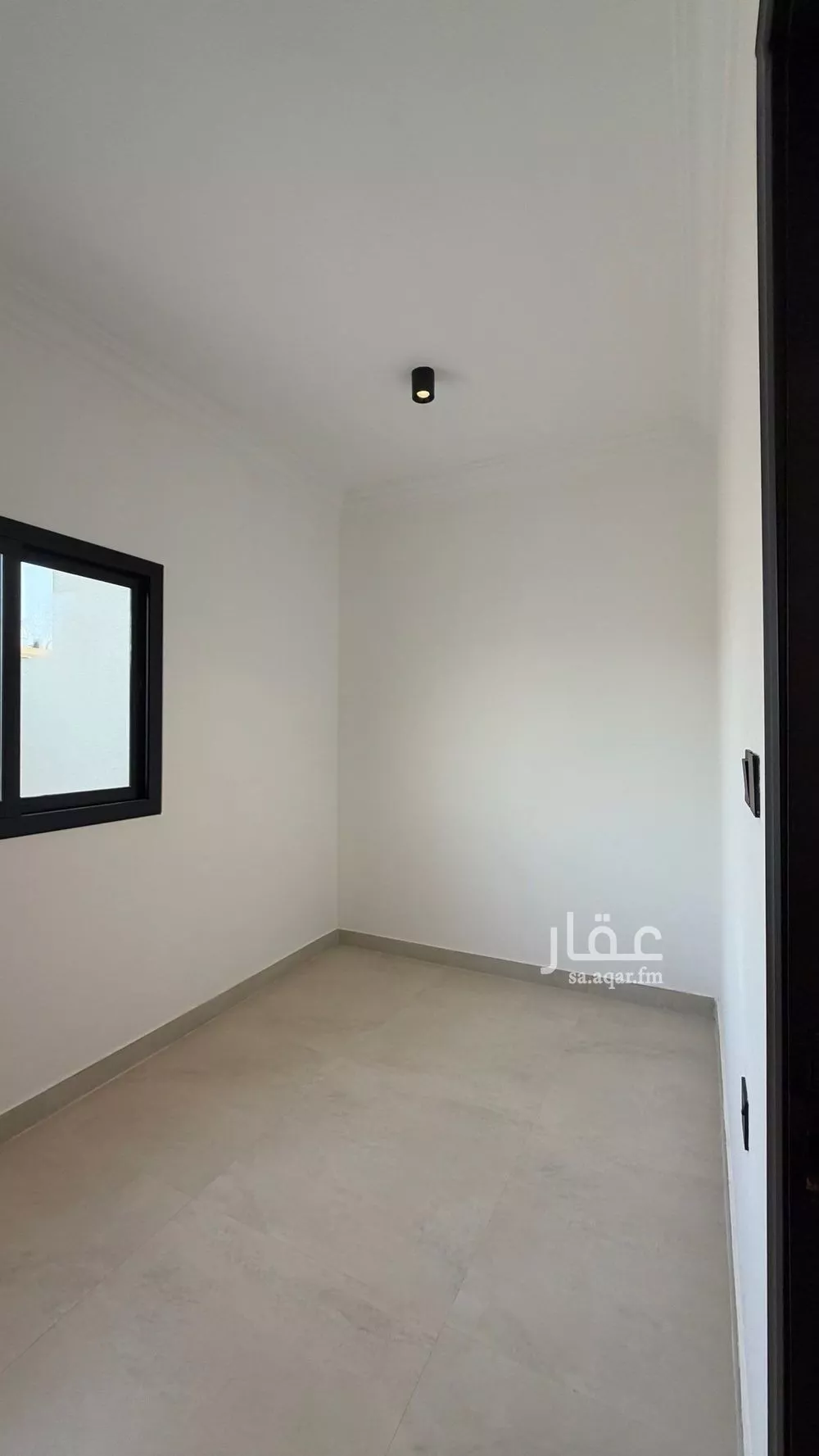 شقة 1 غرف في الملقا 20