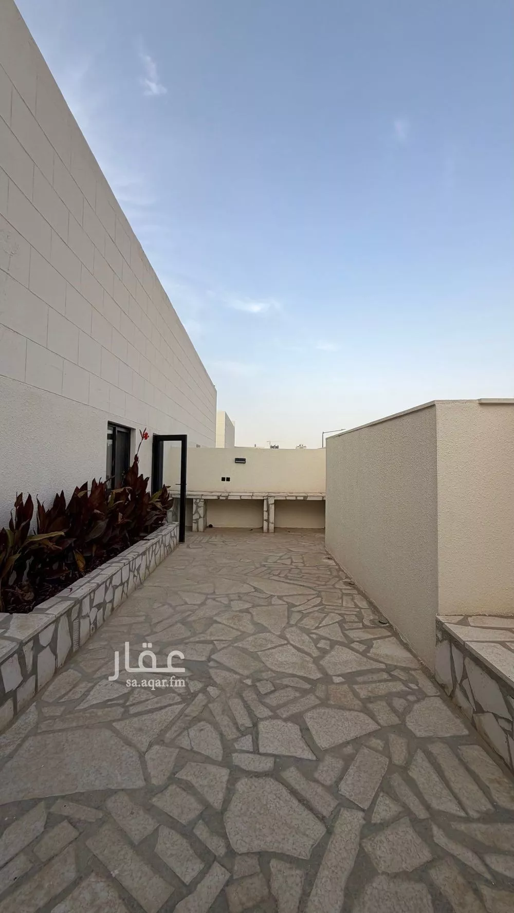 شقة 1 غرف في الملقا 23