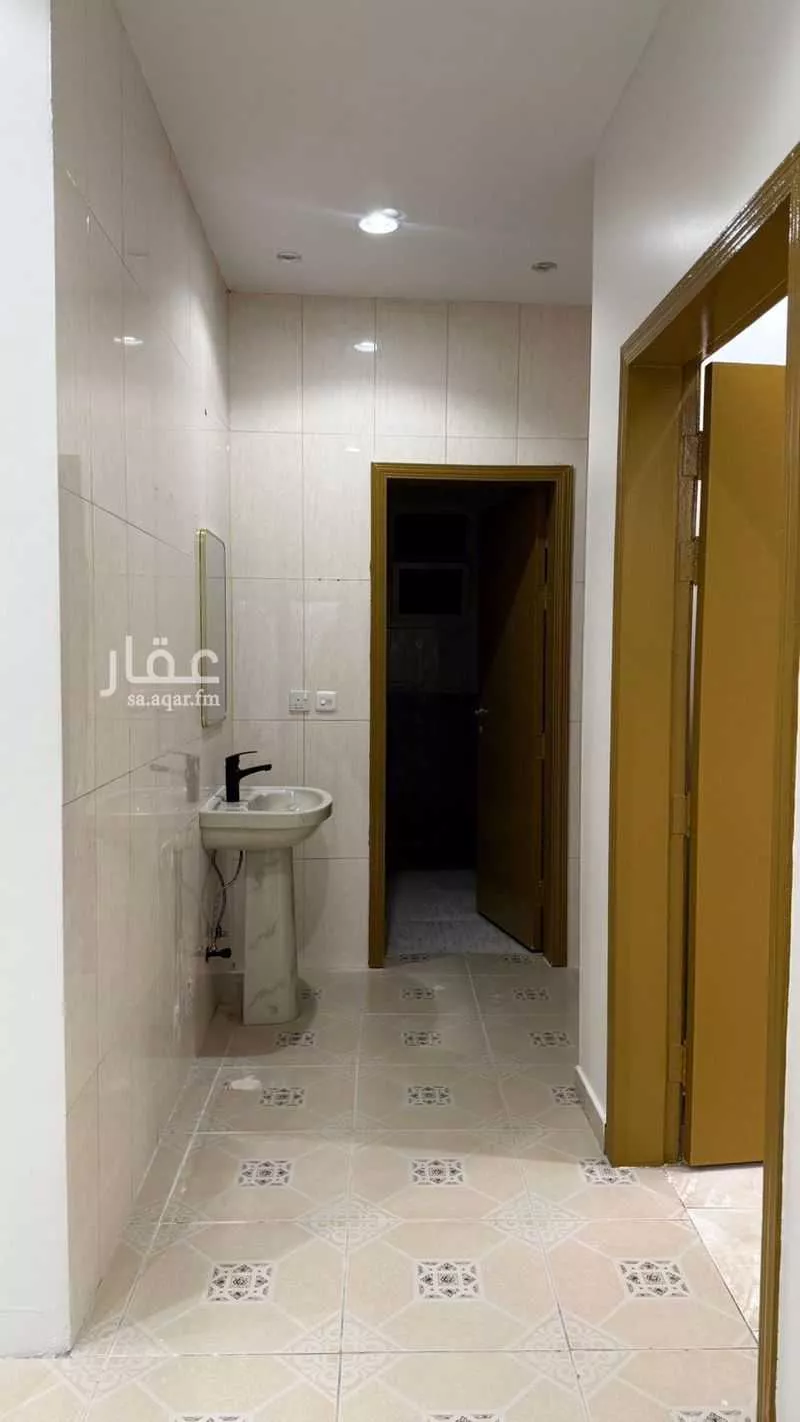 4 bedroom floor in Dhahrat Laban 2
