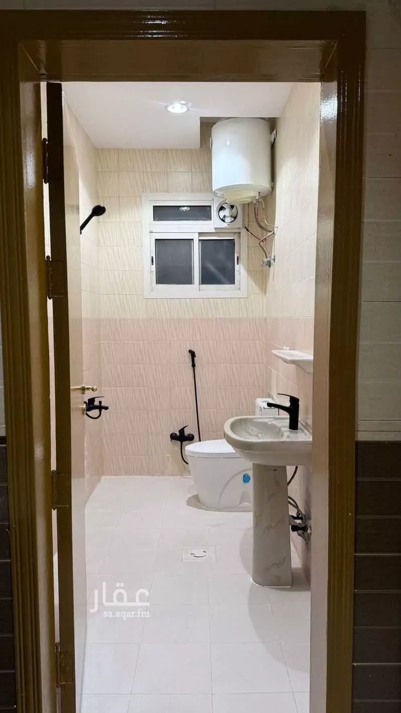 4 bedroom floor in Dhahrat Laban 11