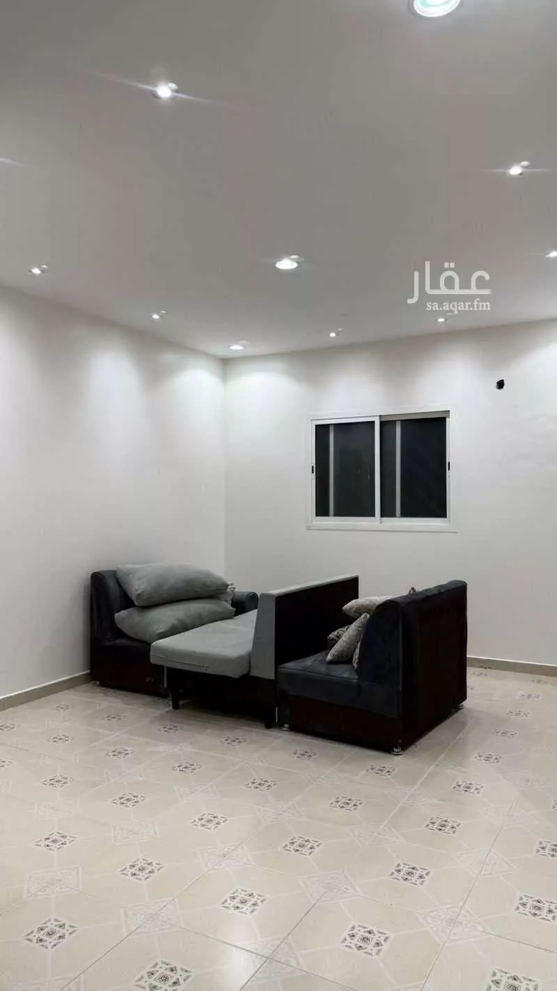 4 bedroom floor in Dhahrat Laban 5