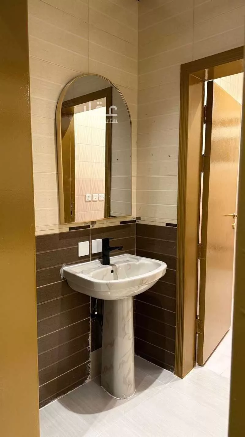 4 bedroom floor in Dhahrat Laban 6