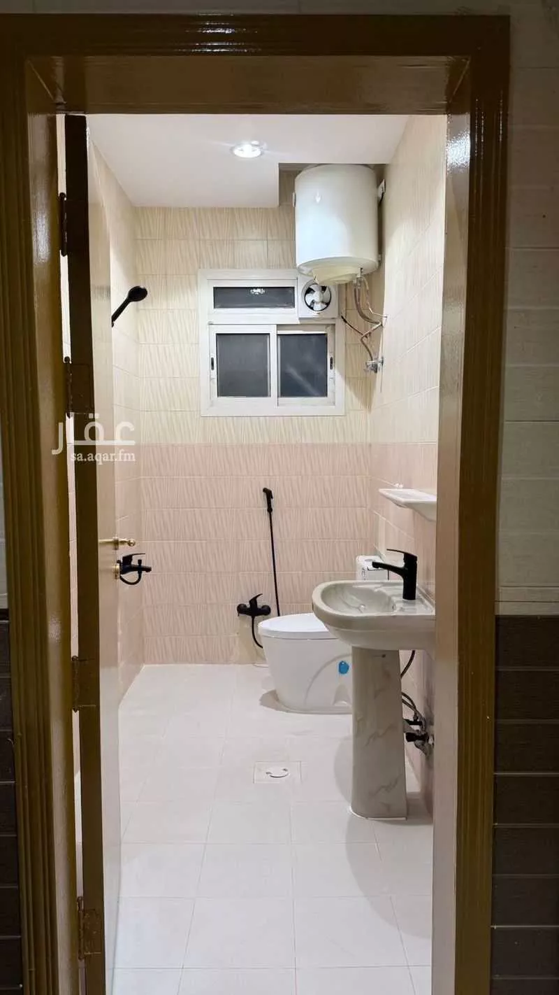 4 bedroom floor in Dhahrat Laban 8