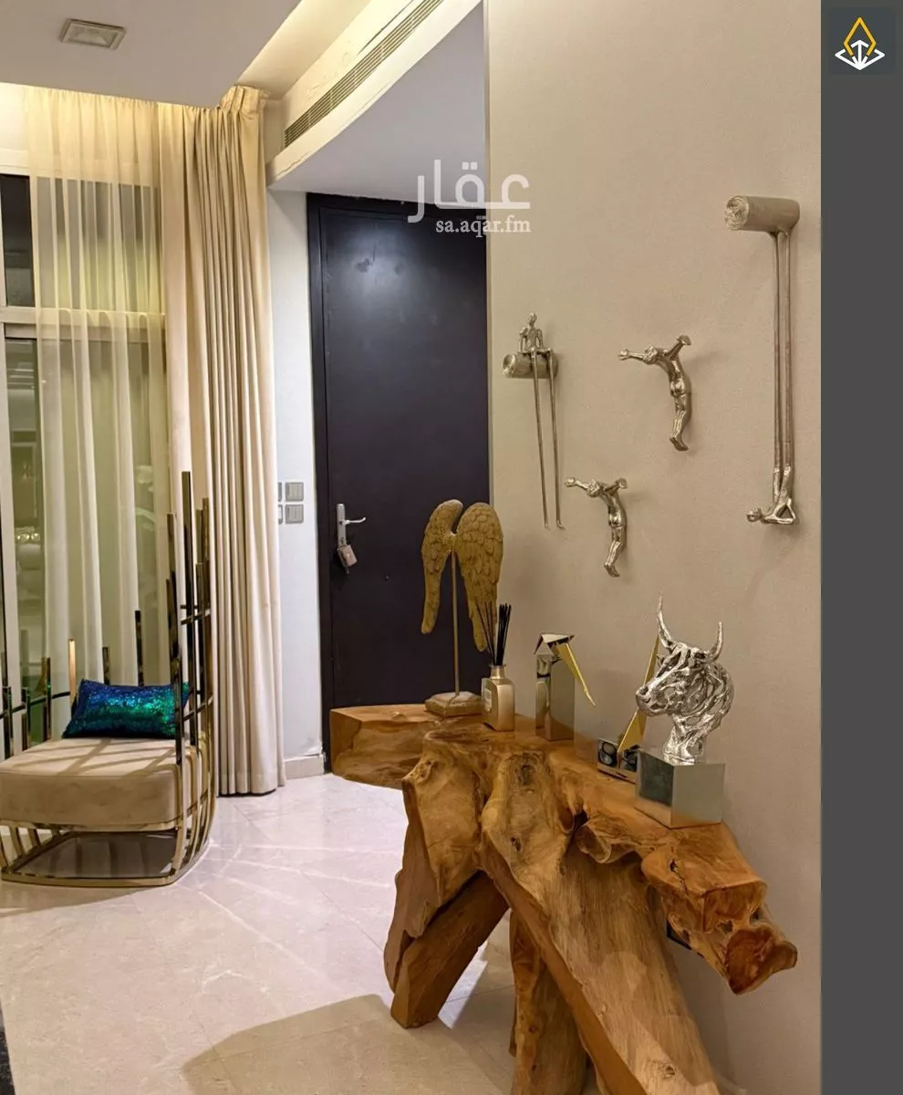 فيلا 4 غرف في عرقة 11