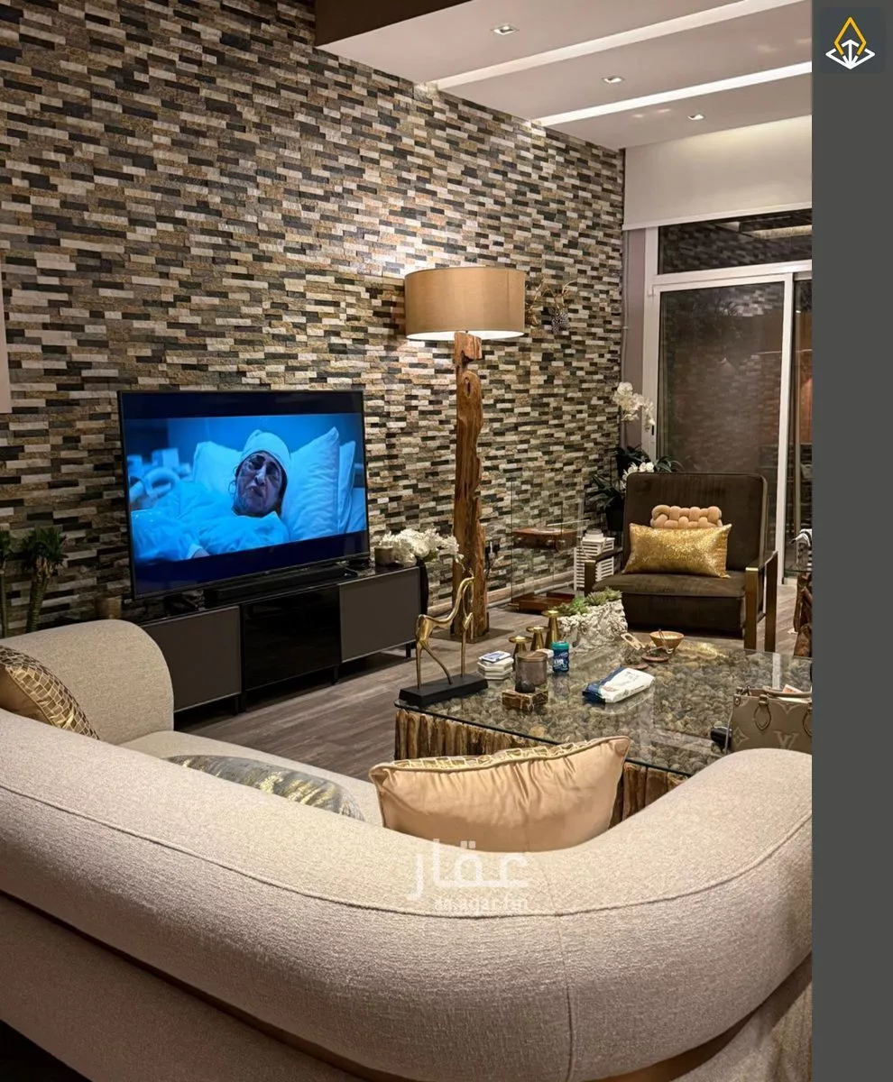 فيلا 4 غرف في عرقة 13