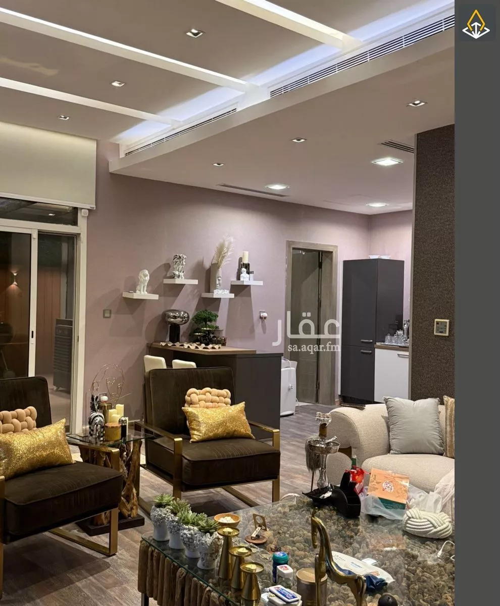 فيلا 4 غرف في عرقة 15