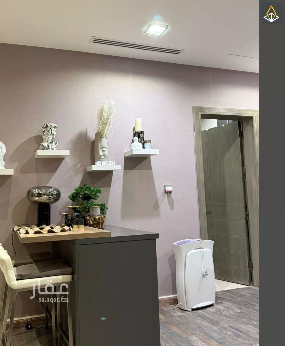 فيلا 4 غرف في عرقة 8