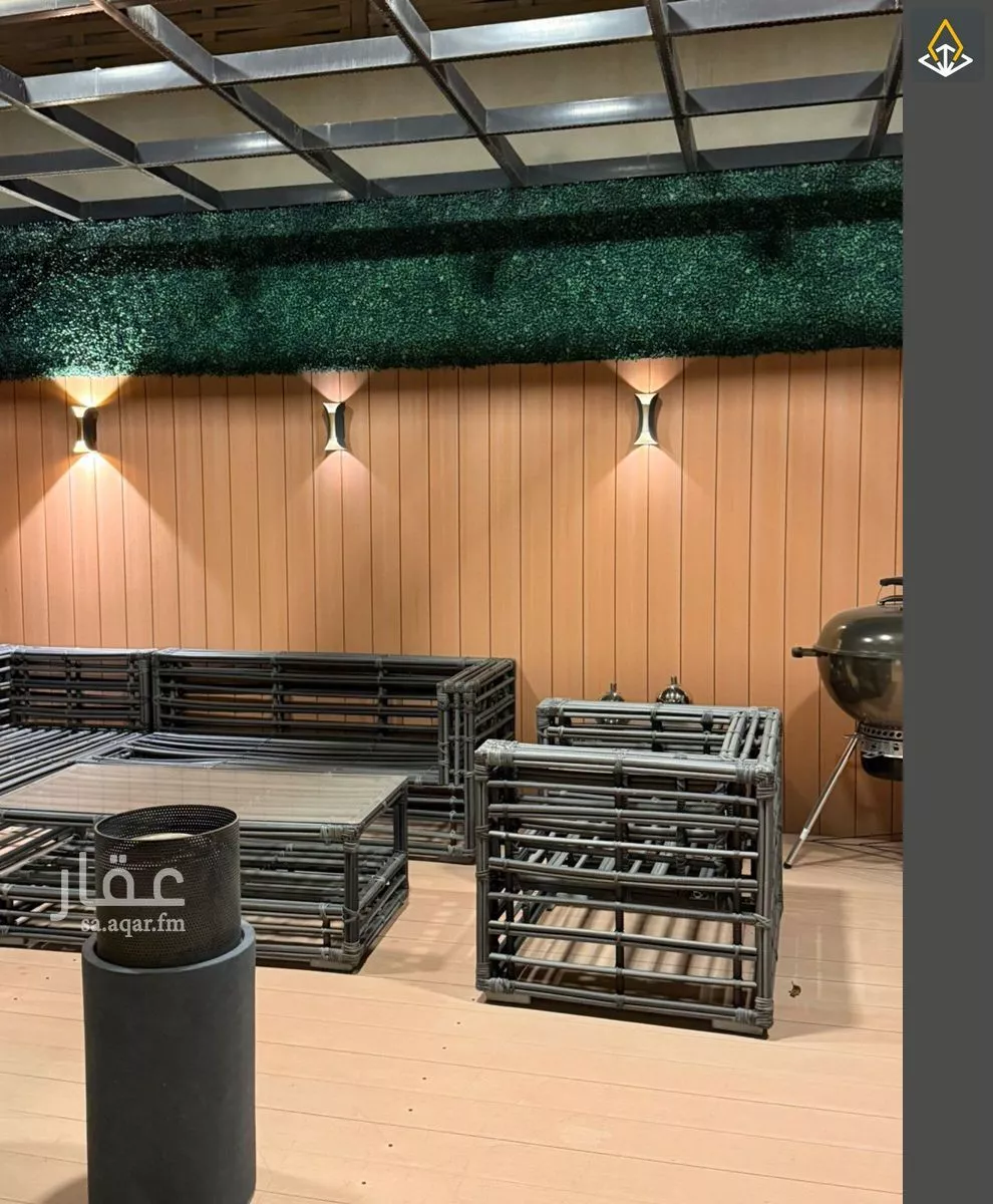 فيلا 4 غرف في عرقة 10