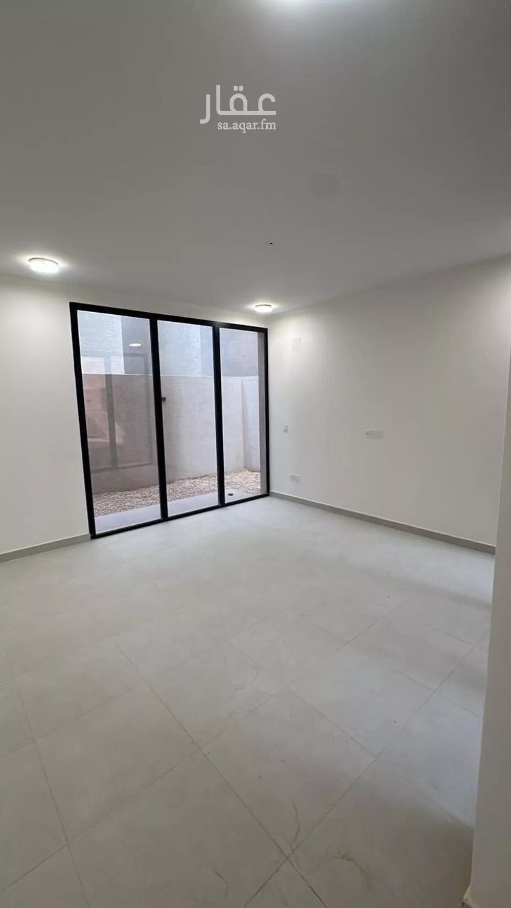 فيلا 4 غرف في العارض 3