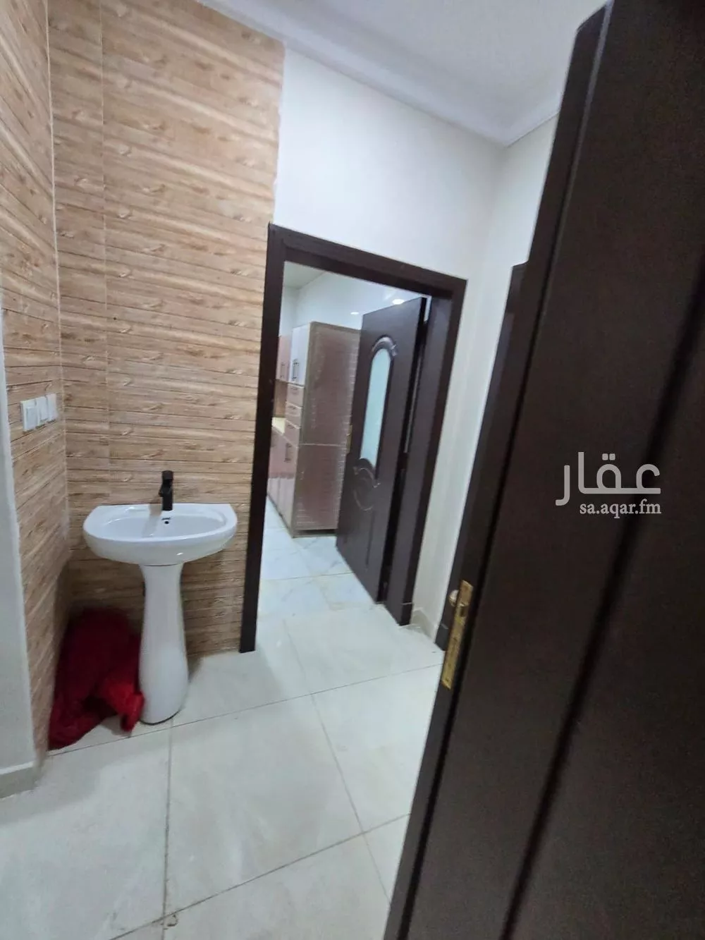 شقة 5 غرف في ضاحية الملك فهد 8