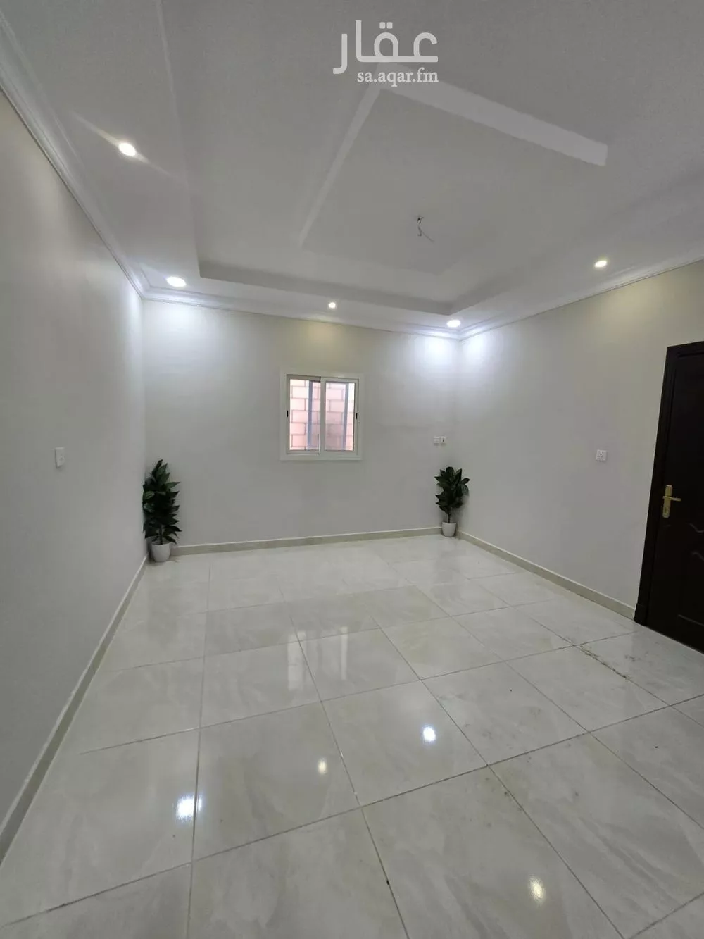 شقة 5 غرف في ضاحية الملك فهد 9