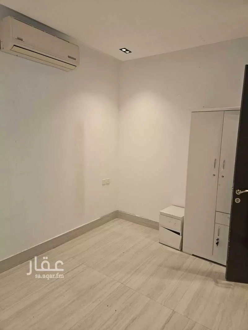 فيلا 6 غرف في العريجاء الغربية 7