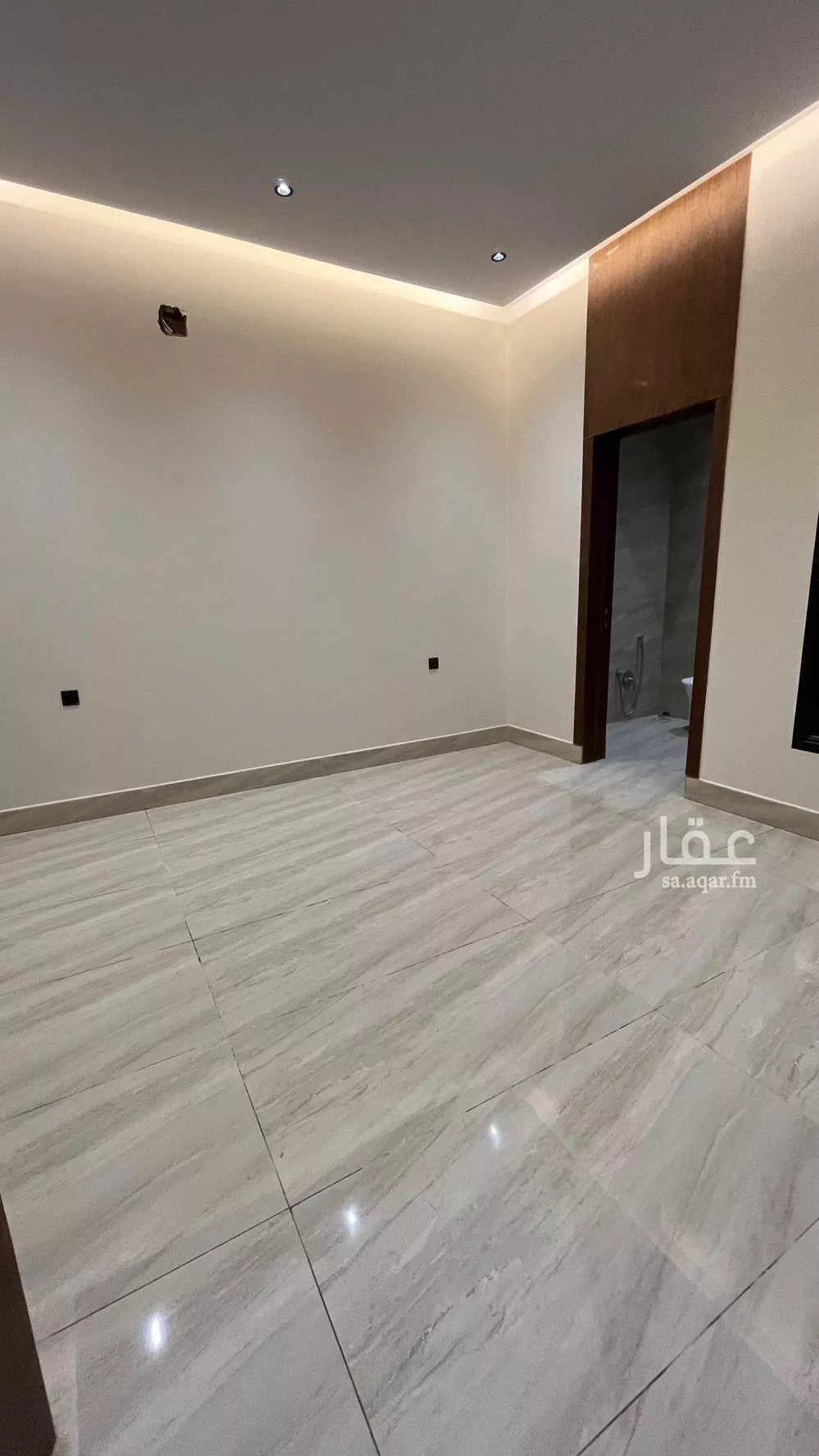 شقة 5 غرف في عكاظ 7