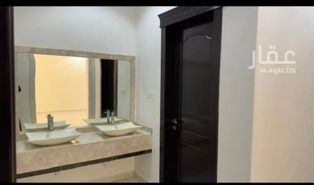 فيلا 7 غرف في العزيزية 9